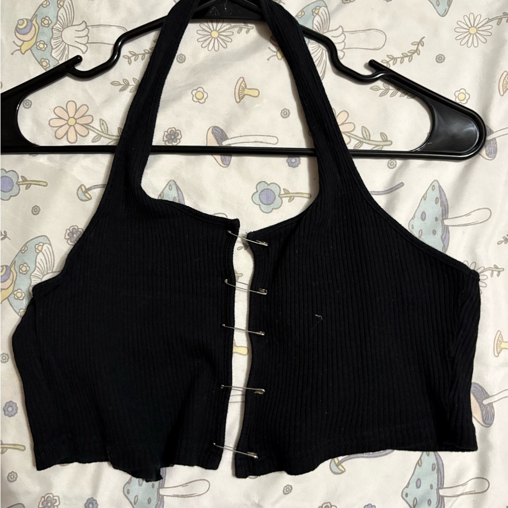 SHEIN Black Halter Crop Top with Clasp Detail